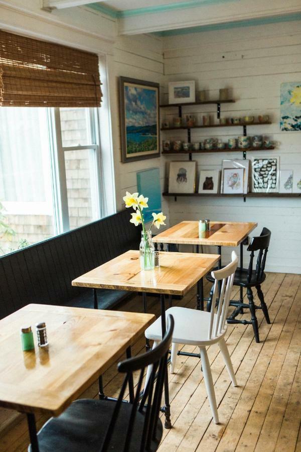 Salty Rose'S And The Periwinkle Cafe 호텔 인고니시 외부 사진
