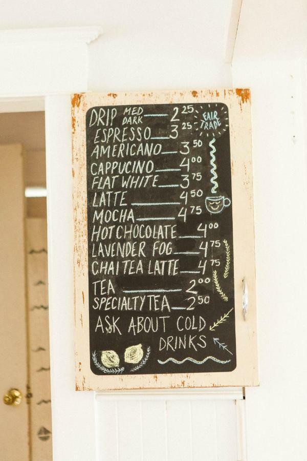 Salty Rose'S And The Periwinkle Cafe 호텔 인고니시 외부 사진
